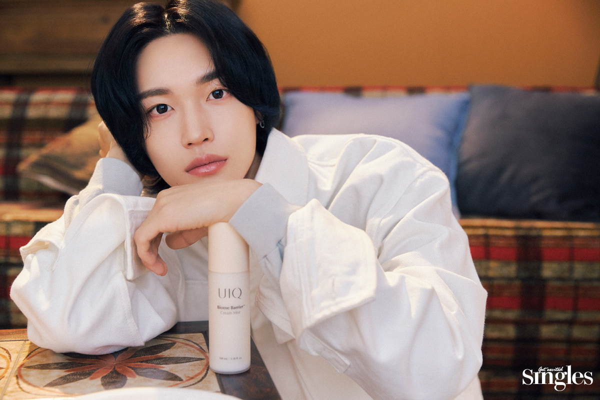 유이크 바이옴 베리어 크림 미스트와 라이즈 앤톤이 등장하는 싱글즈 화보